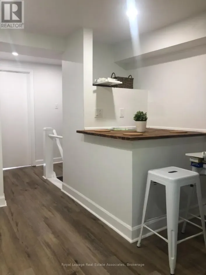 2283 DUNDAS STREET W, Toronto