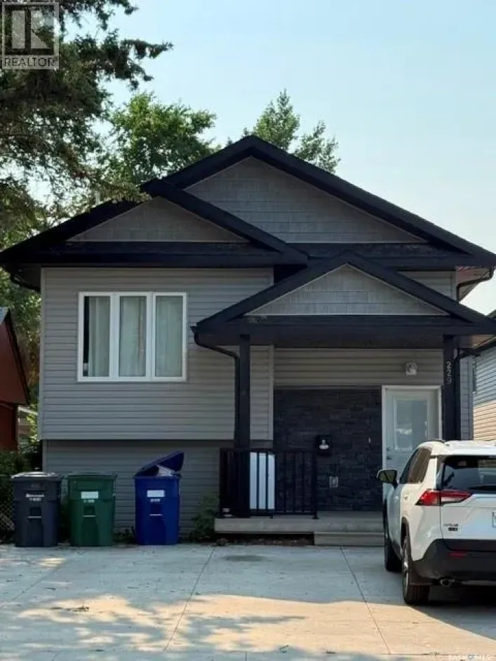 House for sale: 229 S AVENUE N, Saskatoon