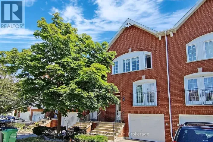 Row / Townhouse for sale: 23 - 1588 SOUTH PARADE COURT, Mississauga