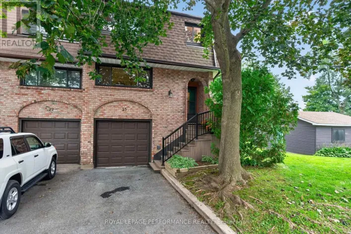 23 - 2 BERTONA STREET, Ottawa