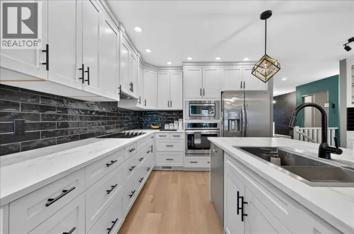 23, 33 Stonegate Drive NW, Airdrie