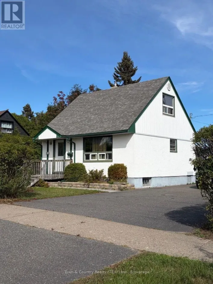 23 GRESLEY COURT E, Thunder Bay
