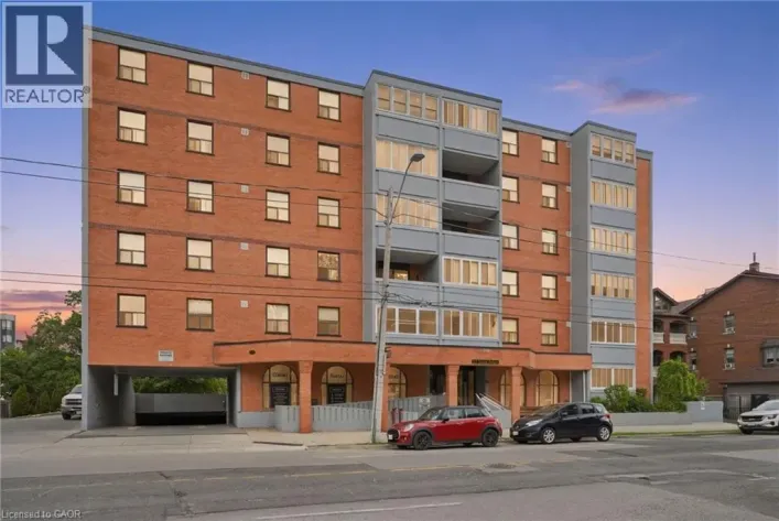 23 MAIN Street Unit# 404, Dundas