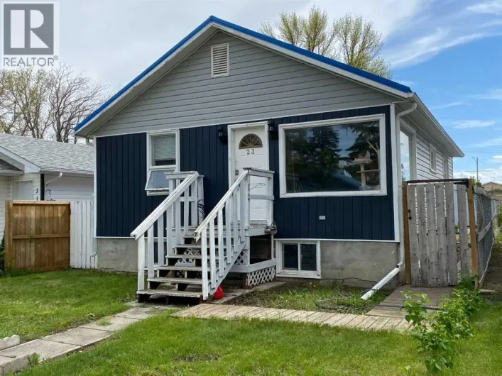 23 Pine Avenue W, Brooks