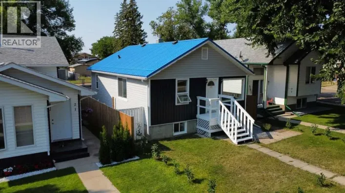 23 Pine Avenue W, Brooks
