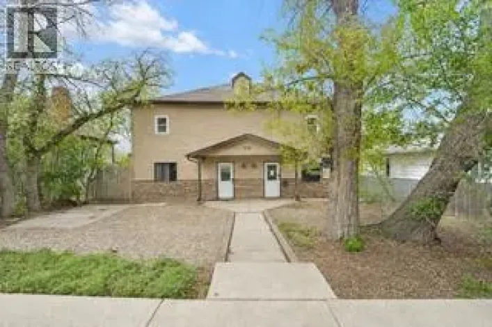 230 3 Street SE, Medicine Hat