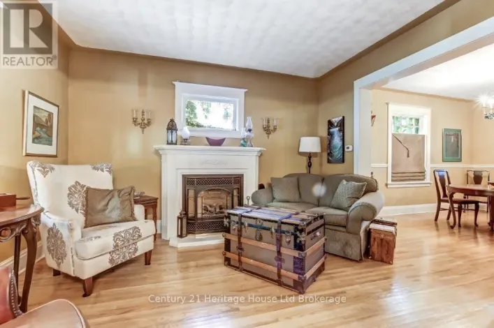 230 GRAHAM STREET, Woodstock