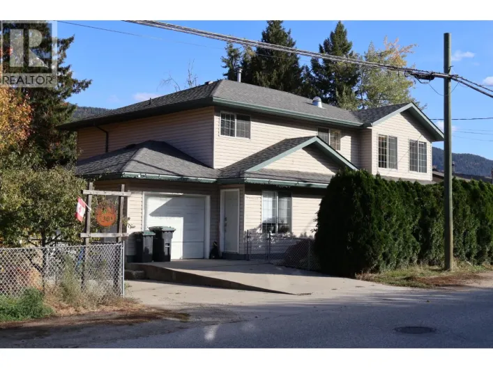 2301 10th Avenue, Castlegar