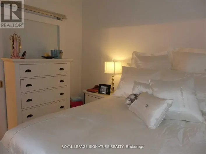 2301 - 832 BAY ST, Toronto