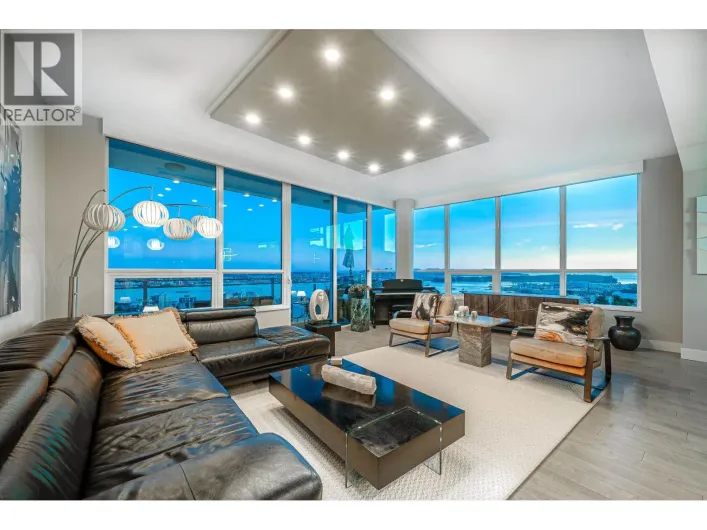 2302 125 E 14TH STREET, North Vancouver