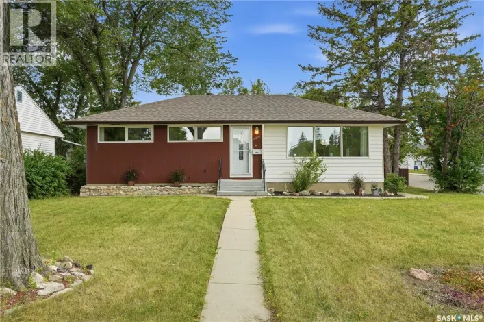House for sale: 2302 Hanover AVENUE, Saskatoon