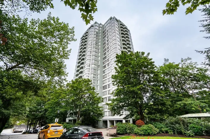 Apartment for sale: 2304 10082 148 STREET, Surrey