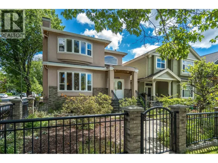 2304 GARDEN DRIVE, Vancouver