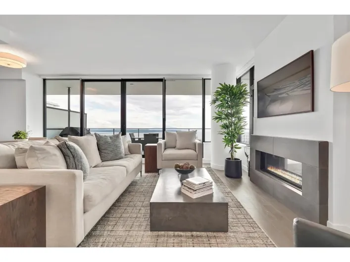 2305 1588 JOHNSTON ROAD, White Rock