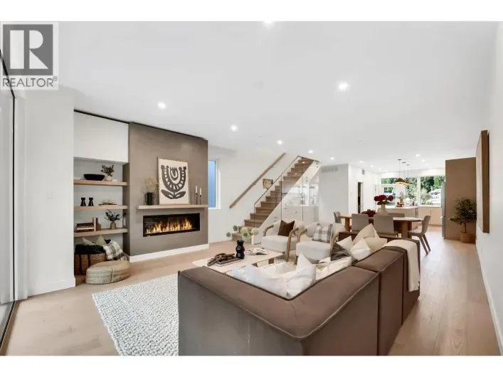 2305 MAMQUAM ROAD, Squamish