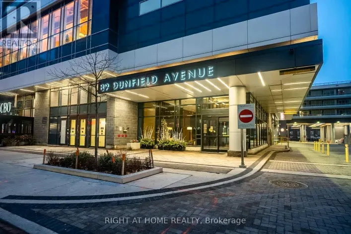 Apartment for sale: 2306 - 89 DUNFIELD AVENUE, Toronto