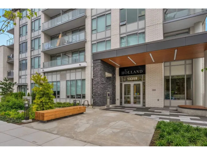 Apartment for sale: 2307 13359 OLD YALE ROAD, Surrey