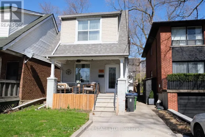 231 CHISHOLM AVENUE, Toronto
