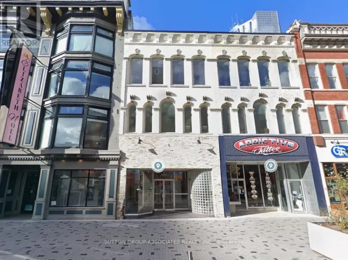232 DUNDAS STREET, London East