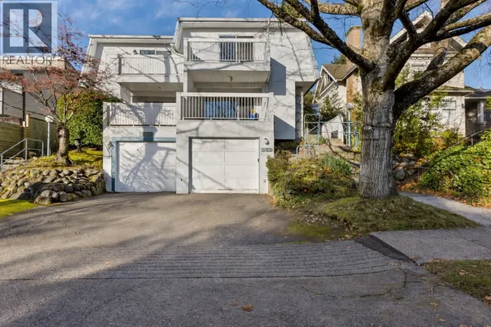 232 E 11TH STREET, North Vancouver