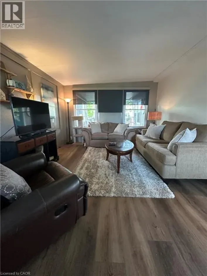 2325 VICTORIA Avenue Unit# 223, Fenwick