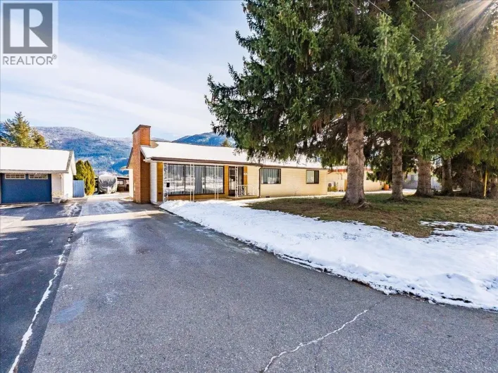 2329 5TH Avenue, Castlegar