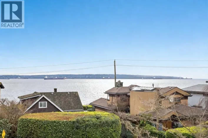 2333 BELLEVUE AVENUE, West Vancouver
