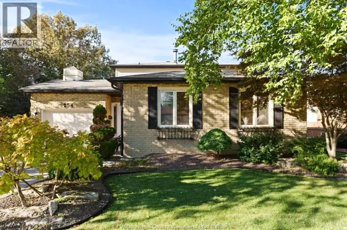 234 APPLEWOOD ROAD, Kingsville