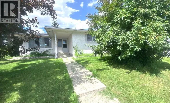 235 Penbrooke Close SE, Calgary