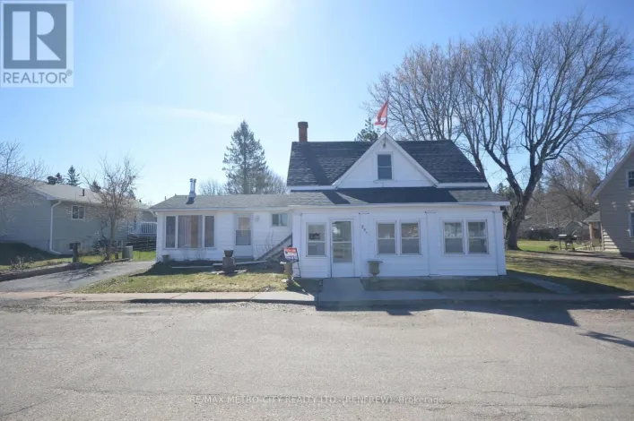 235 RENFREW AVENUE W, Renfrew