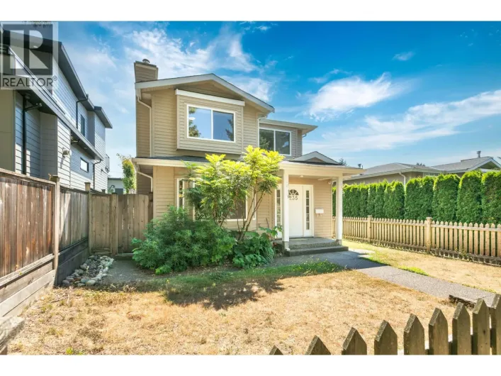 235 W 19TH STREET, North Vancouver