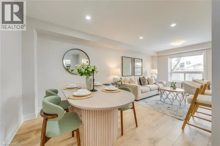 2350 GRAND RAVINE Drive Unit# 17, Oakville