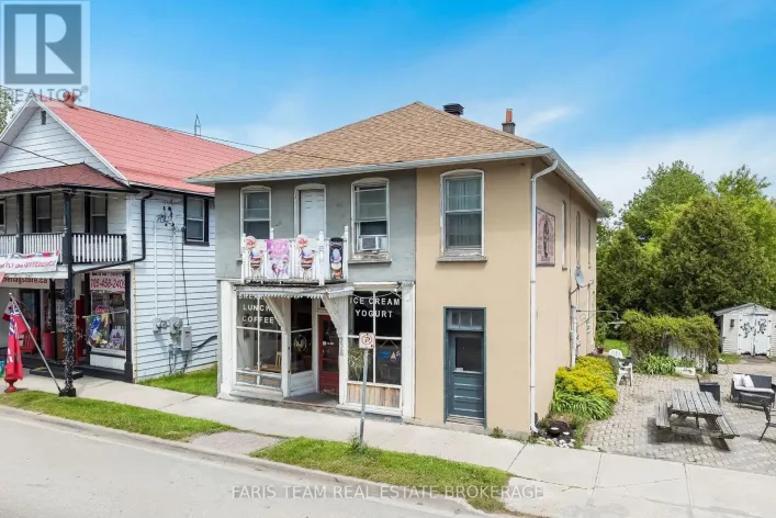 236 BARRIE STREET, Essa