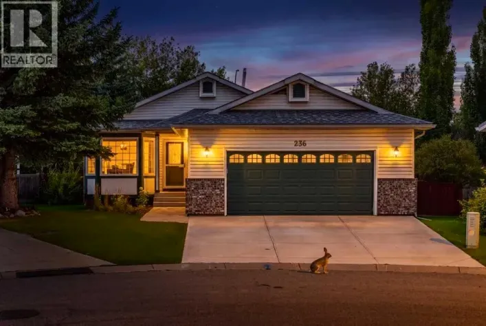 236 Edgebrook Gardens NW, Calgary