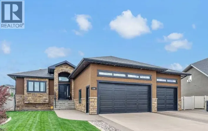 236 Hamptons Way SE, Medicine Hat