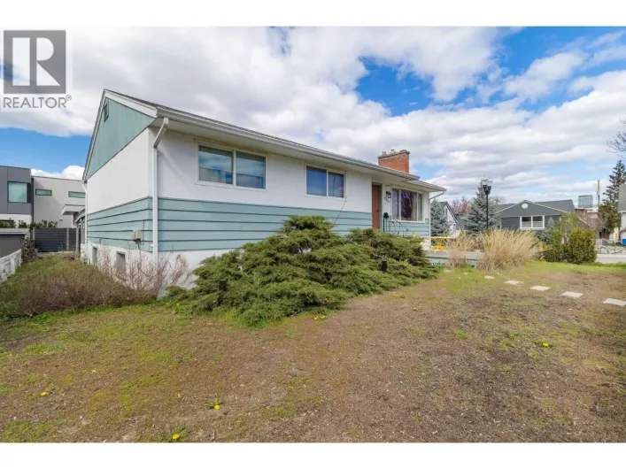2362 Abbott Street, Kelowna