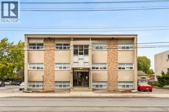 Apartment for rent: 237 MOHAWK Road E Unit# 12, Hamilton