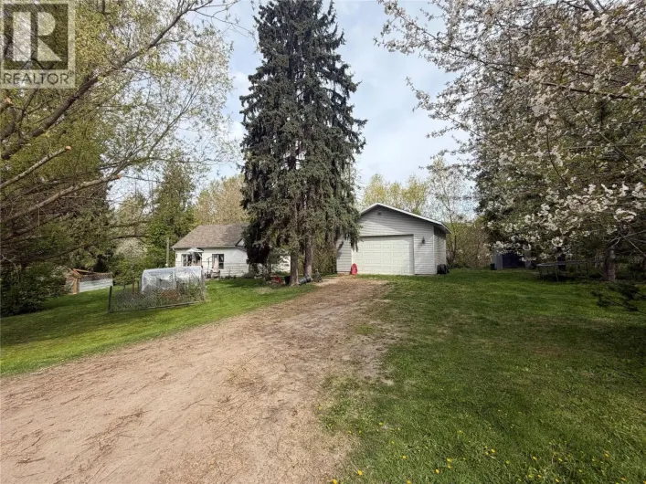 2370 Lakeshore Road NE, Salmon Arm