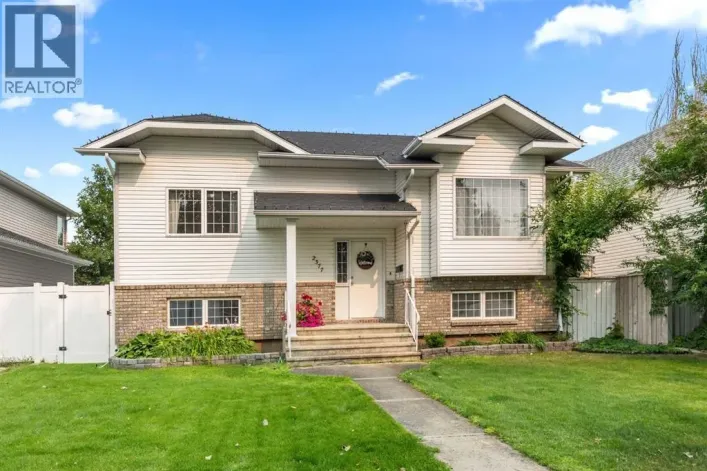 2377 Hawthorne Avenue NE, Medicine Hat