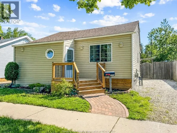 2392 LOUIS, Windsor