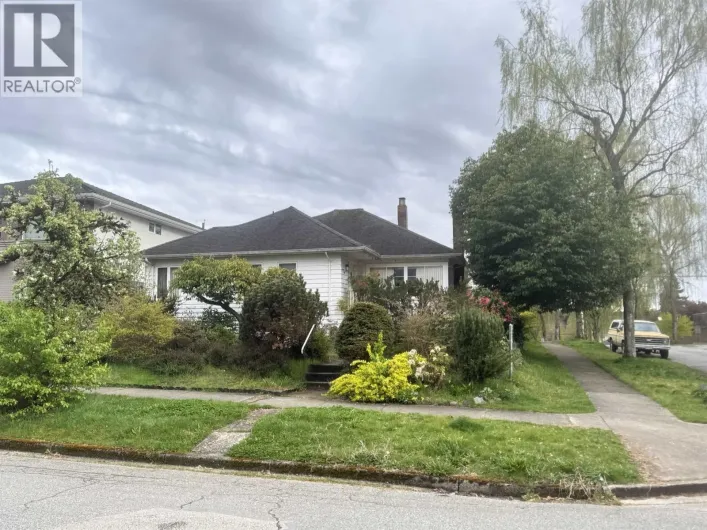 2396 W 18TH AVENUE, Vancouver