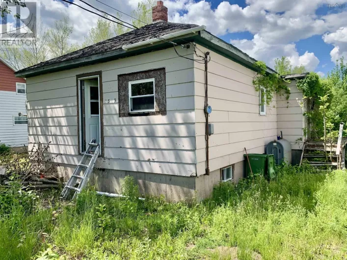 2399 Athol Road, Athol Road