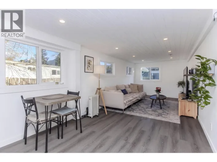 24 40157 GOVERNMENT ROAD, Squamish