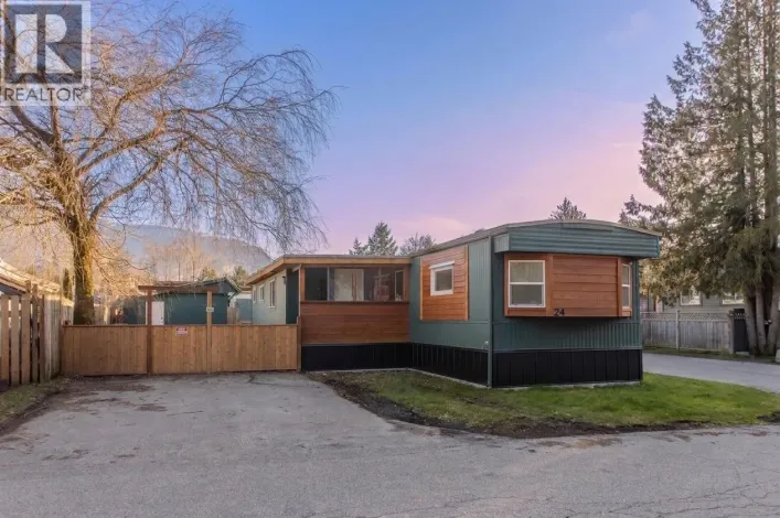 24 40157 GOVERNMENT ROAD, Squamish
