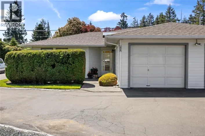 24 450 Bay Ave, Parksville