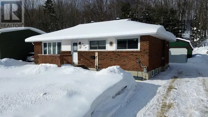 24 Axmith AVE, Elliot Lake