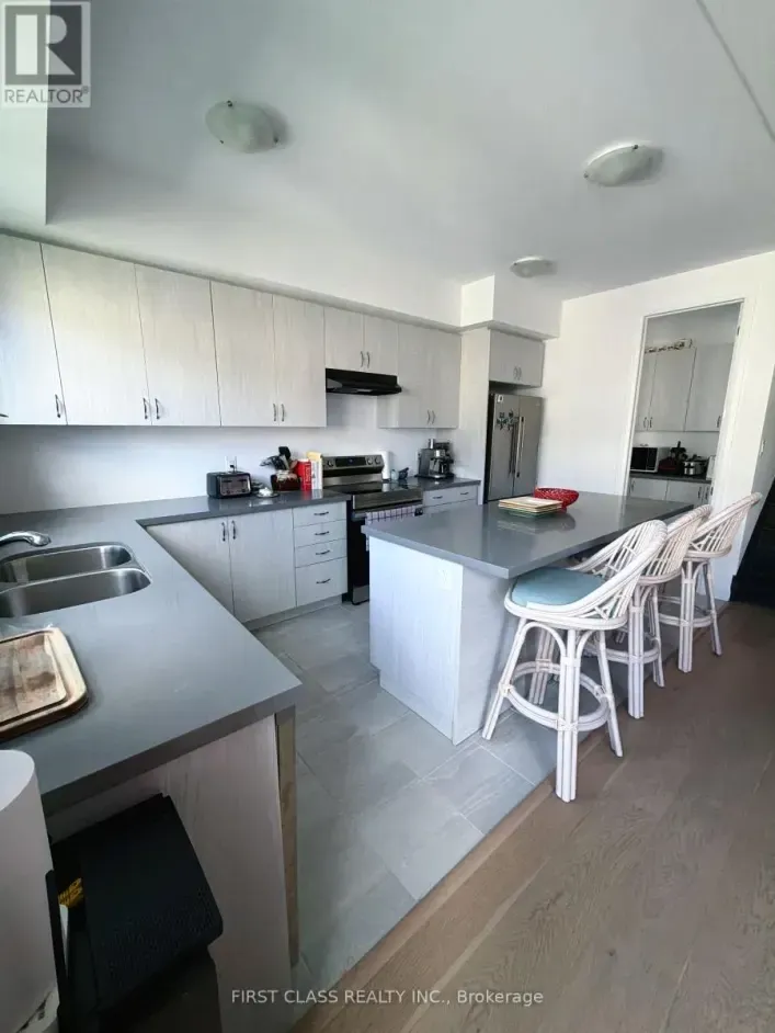 24 BARNYARD TRAIL, Barrie