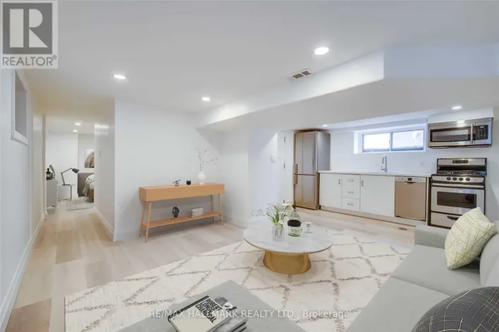 24 BARRINGTON AVENUE, Toronto