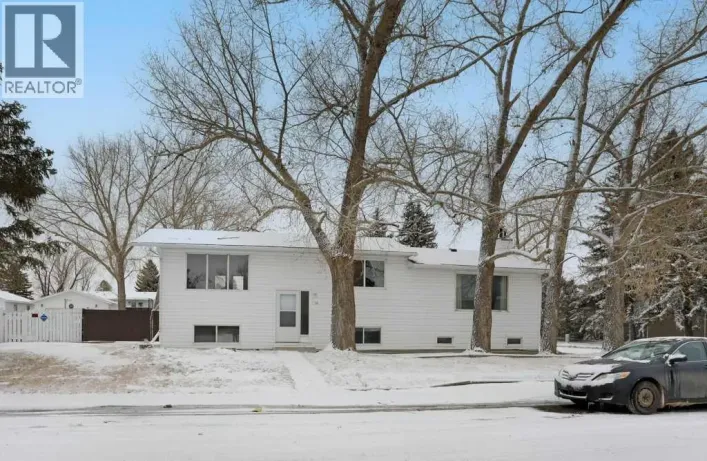 24 Beamish Park Drive E, Brooks