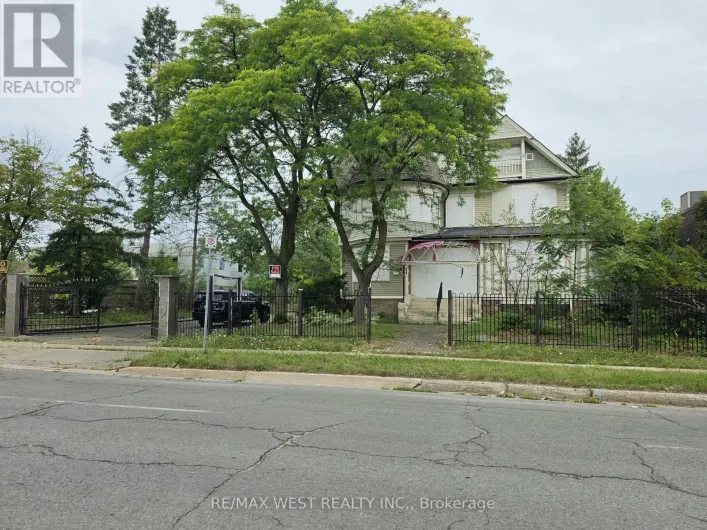 24 BURGAR STREET, Welland